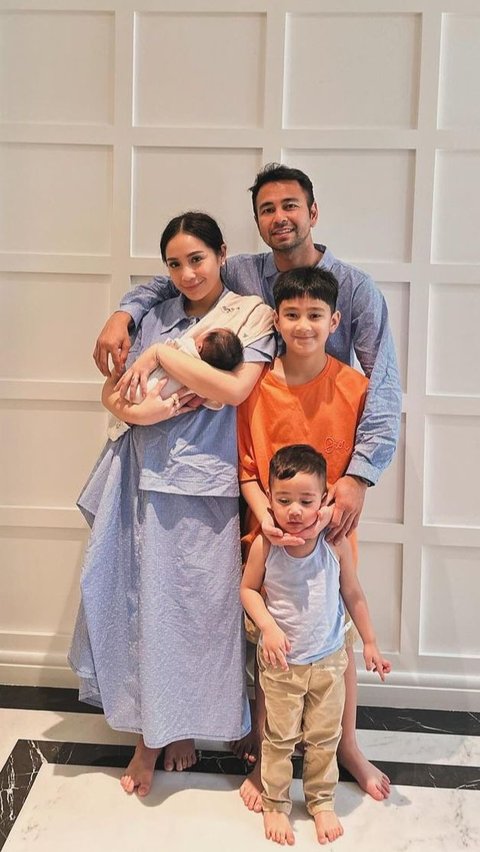 Gak Cuma Raffi Ahmad, Ini 10 Artis Indonesia yang Adopsi Anak dan Dapat Perhatian Penuh Kasih Sayang