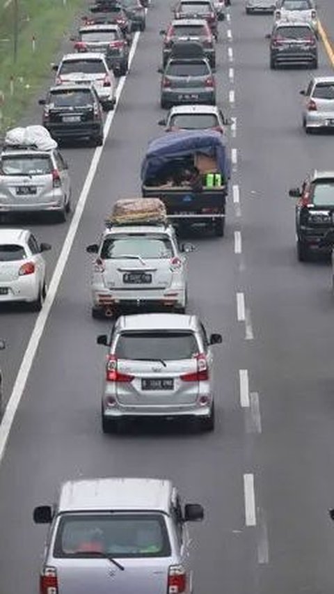 Banyak Pemudik Bandel Melewati Batas Jalur Contraflow Selepas Exit Tol Cikampek Utama