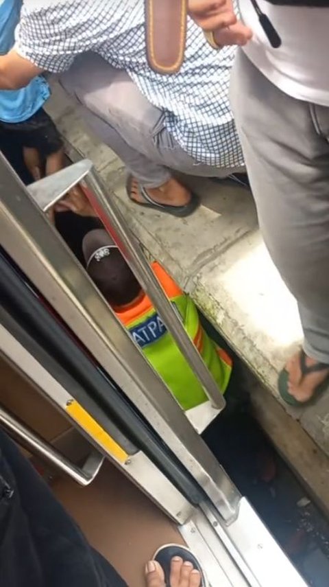 Viral Child Passenger Slips into the Gap of Manggarai Station Platform, Here's KAI's Explanation