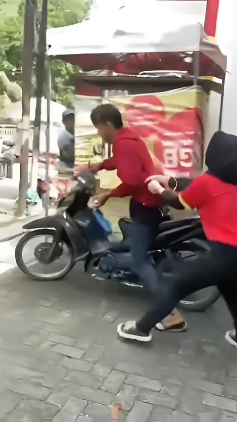 Cashier at a Viral Minimarket in Semarang Promoted to Store Manager for Chasing a Thief