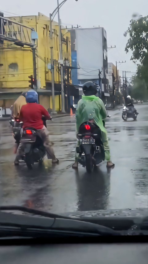 Orang Bandung Syok Saat Nyetir Mobil di Kota Medan: Traffic Light Nggak Ada Harga Dirinya, Seolah Lampu Hias