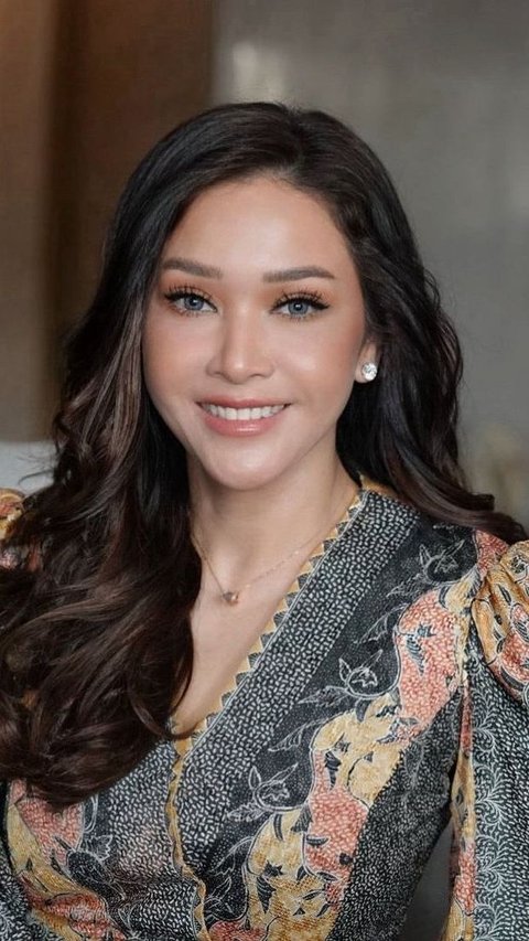 Pesona Maia Estianty dengan Makeup Glowing, Vibes-nya Dipuji Seperti Ratu Kerajaan