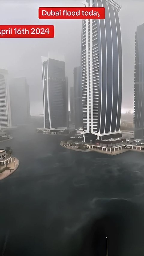 Video Dubai Lumpuh Diterjang Banjir, Jalanan bak Sungai hingga Landasan Bandara Tergenang