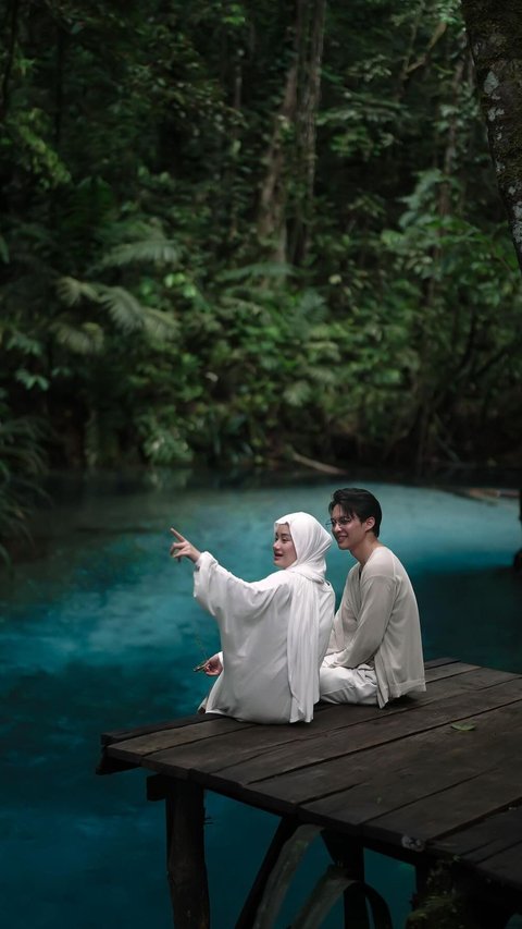 Foto-foto Keseruan Dinda Hauw dan Rey Mbayang Liburan di Raja Ampat, Terpesona dengan Keindahan Kali Biru