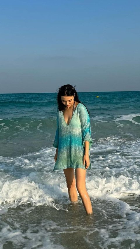 Looking Beautiful while Enjoying the Waves at the Beach, Raline Shah's Outfit Makes a Distracting Impression