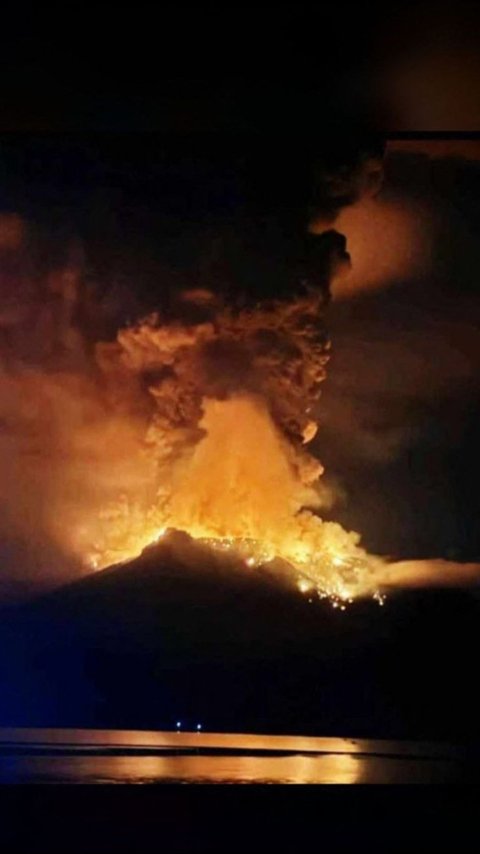 Erupsi Gunung Ruang di Sulut Menguat