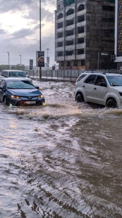 Kisah Penumpang Pesawat Terjebak Banjir di Dubai, Tak Ada Makanan, Bandara Mewah Berubah Jadi 'Tempat Pengungsian'