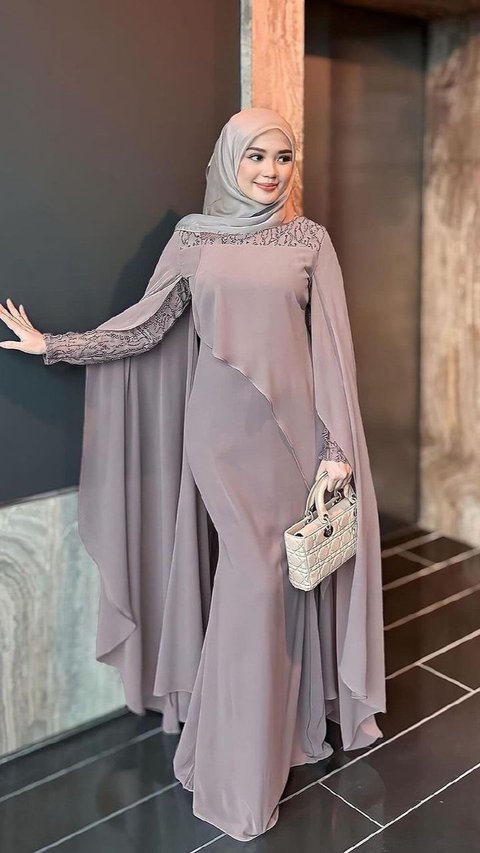 3 Inspirasi Look Feminin untuk Halal Bi Halal dengan Tule Dress