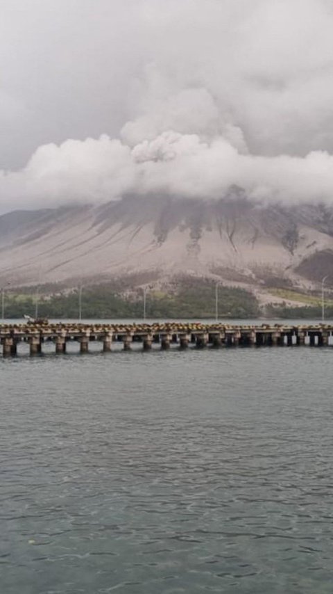 FOTO: Pantauan Gunung Ruang, Dampak Letusannya Berpotensi Picu Tsunami 25 Meter