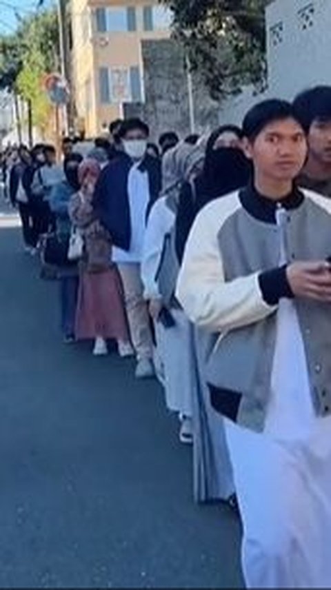 Penampakan Antrean Sholat Idul Fitri di Tokyo Jepang Panjangnya Minta Ampun, Benar-benar Luar Biasa