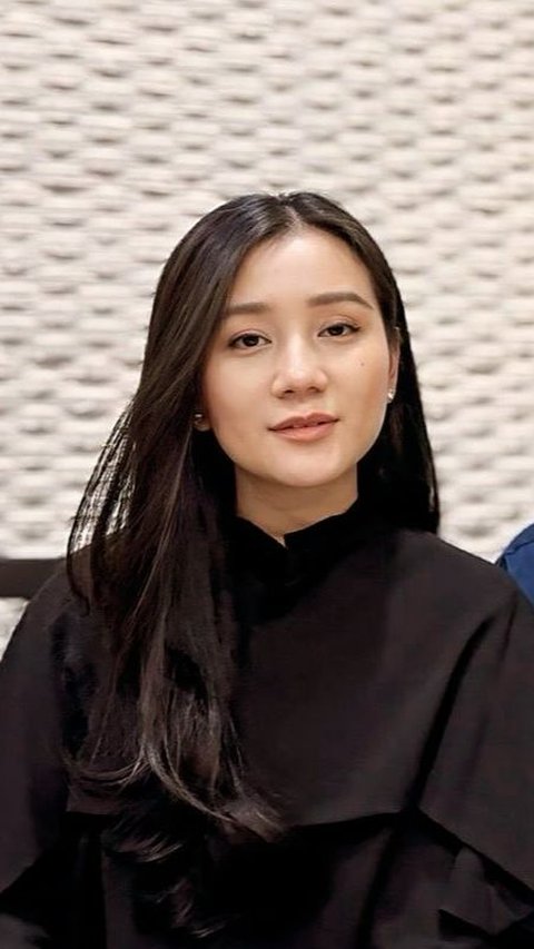 Potret Style Elegan Istri Yusril Ihza Mahendra yang Berdarah Jepang-Filipina