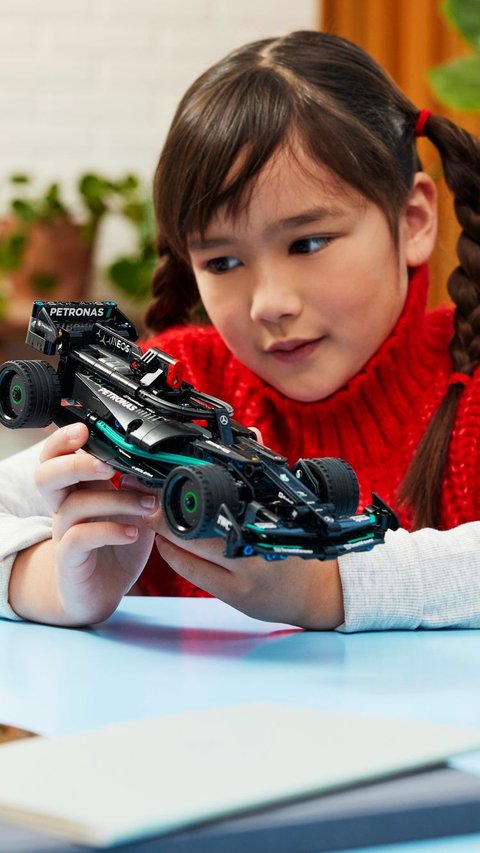 Assemble Racing Cars for a Fun Weekend with Your Little One