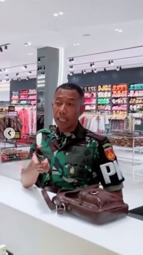 Momen Polisi Militer Tiba-Tiba Dapat Diskon 100% saat Beli Baju, Nasibnya Hoki Ternyata karena Ini