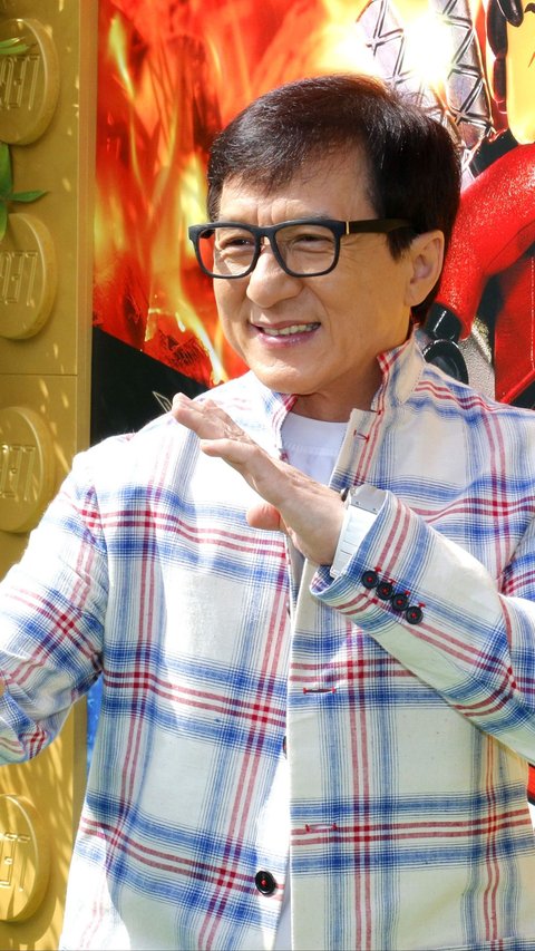 Ciattt..... Tonton Aksi Jackie Chan Tampilkan Jurus Mabuk di Film Drunken Master