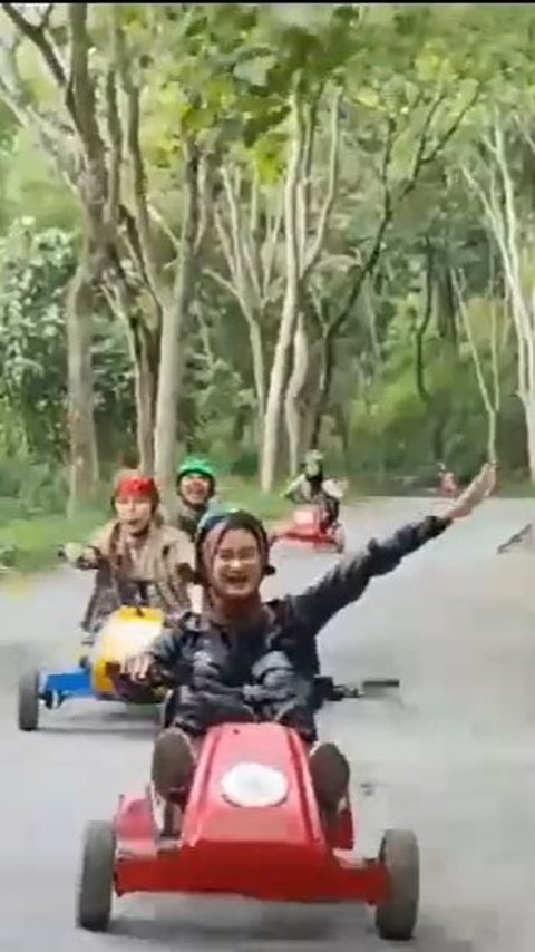 Uniknya Wisata Mobil Balap di Lembang, Turuni Bukit dan Terinspirasi Game Mario Bross
