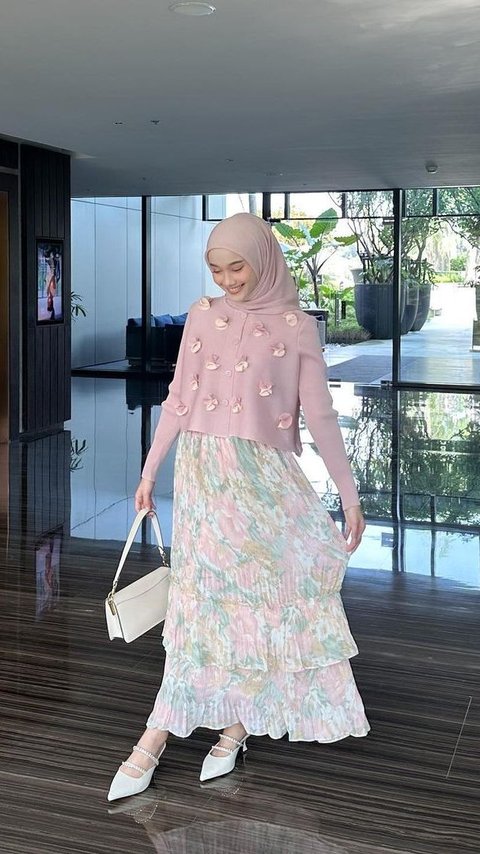3 Inspirations for Soft Pink Outfits for Hijabers with Graceful Nuances