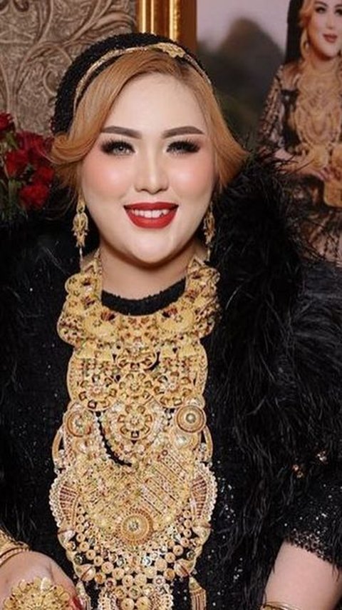 Wearing Ivan Gunawan's Clothing Design, Skincare Boss Mira Hayati's Style Becomes the Highlight, Gold Necklace Must Not Be Missed