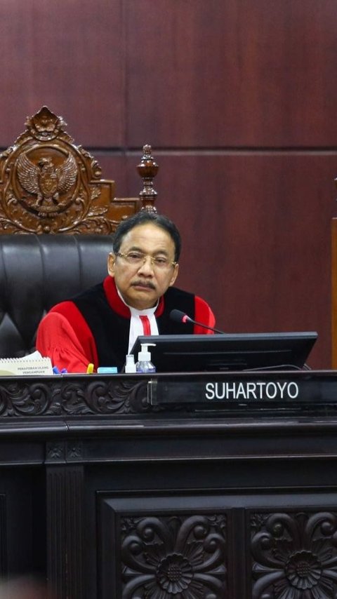 Allegedly Sleeping During the 2024 Presidential Election Dispute Hearing, Chairman of KPU and Chairman of Bawaslu Reprimanded by Chairman of MK