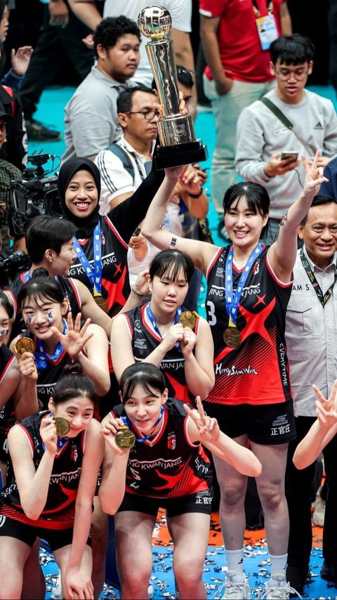 FOTO: Aksi Megawati dengan Red Sparks Jinakkan Indonesia All Star hingga Angkat Trofi di Arena Ekshibisi Fun Volleyball Senayan
