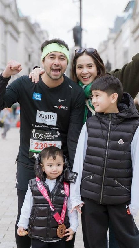 Bangga Gigit Medali, Berikut Ini 8 Potret Raffi Ahmad Ketika Ikut London Marathon Sampai Finish