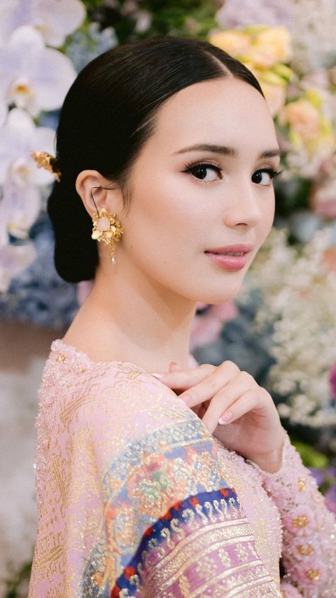 Flawless Makeup Inspiration for Engagement Events by Beby Tsabina