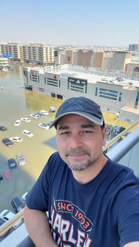 Potret Umar Lubis Tiga Hari Terjebak Banjir saat Liburan di Dubai, Akhirnya Dievakuasi Pakai Perahu