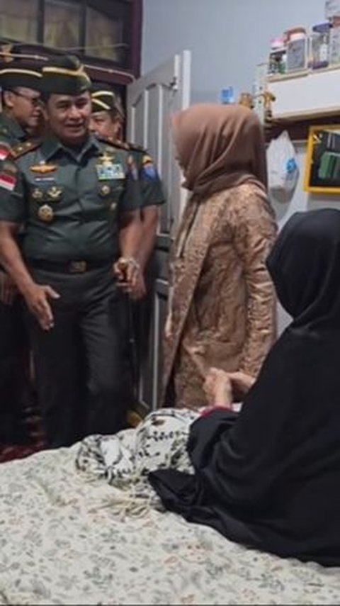 Momen Jenderal TNI Darah Kopassus Bertemu Perempuan Usia 107 Tahun Keturunan Rasulullah SAW, Cium Tangan lalu Didoakan