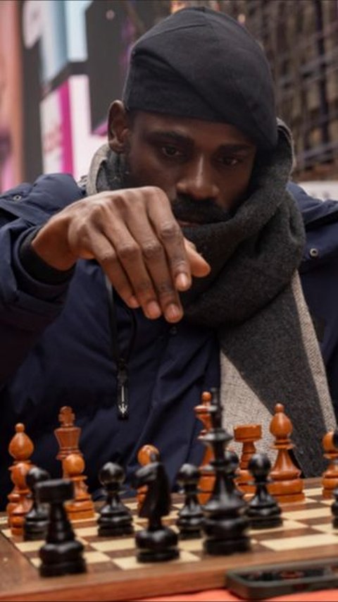 Nigerian Man Breaks 58-Hour Chess Record to Raise Money for Education