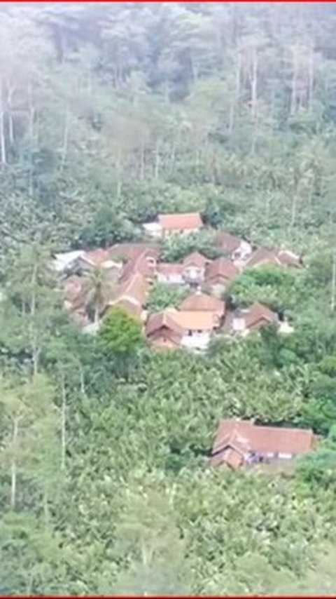 Hanya Ada 13 Rumah, Kampung Terpencil di Tengah Hutan Banjarnegara Ini Super Bersih
