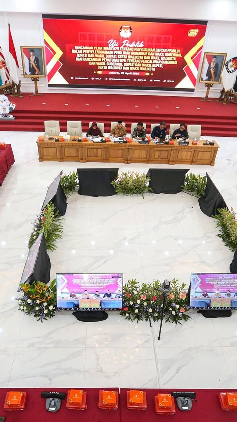 FOTO: Suasana Uji Publik PKPU Pilkada Serentak 2024 yang Digelar KPU RI untuk Pencalonan Gubernur, Bupati dan Wali Kota