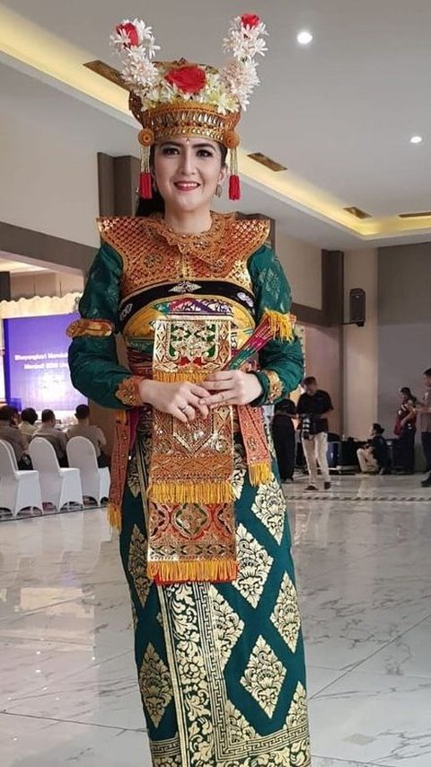Pesona 8 Artis Kenakan Baju Tradisional Bali, Luna Maya Bikin Pangling