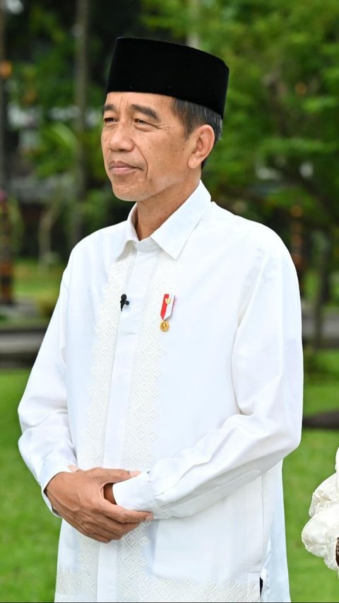 Disebut Bukan Lagi Kader PDIP, Jokowi Tersenyum: Terima Kasih