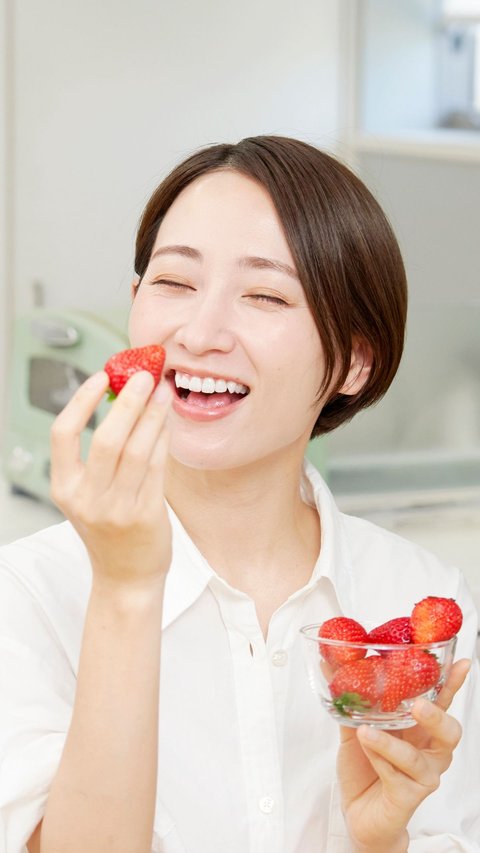 5 Effects of Liking to Snack on Strawberries, Small Fruit Rich in Vitamins