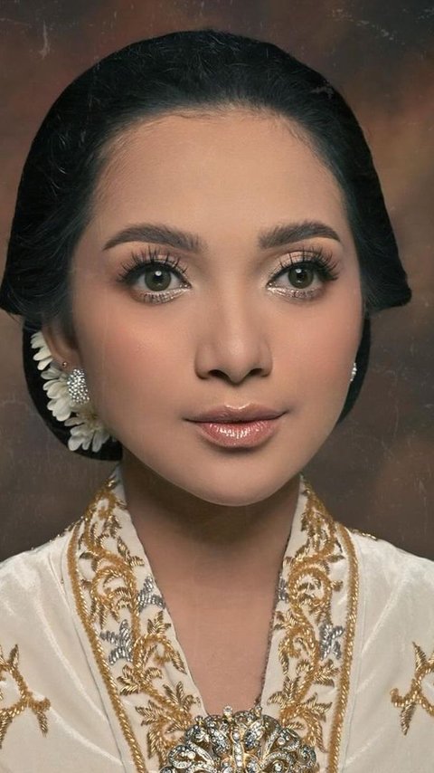 MUA Imitates Kartini's Appearance, Resulting in Modern Youth Beauty