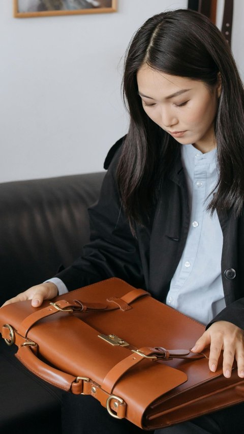 How to Choose Women's Work Bags, Know the Function and Material