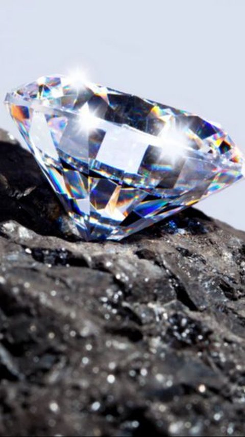 Scientists in China Claim to Create 3-Carat Diamonds from Peony Carbon Element