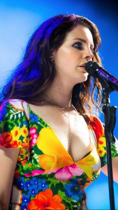 Coachella fined $28,000 Because of Lana Del Rey's Performance