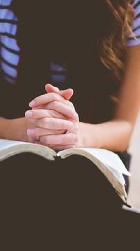 Contoh Doa untuk Diri Sendiri Agama Kristen Penuh Rasa Syukur dan Permohonan Sebelum Beraktivitas