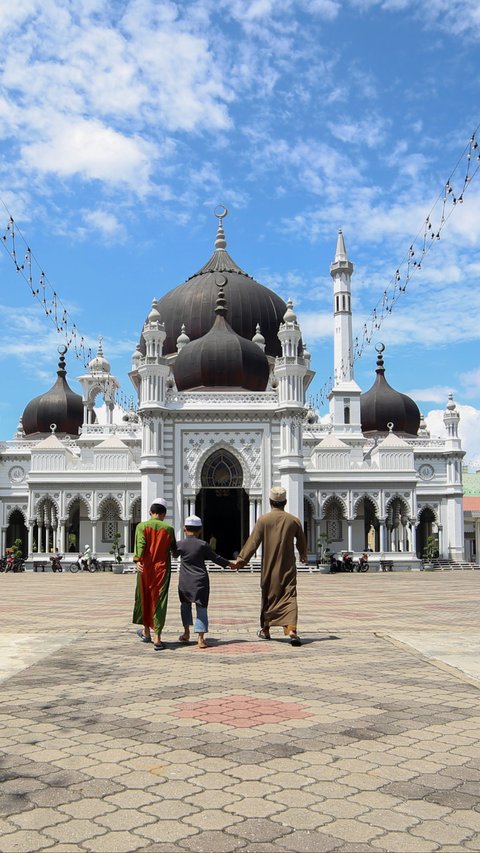 Viral Remaja Mualaf Jalan Kaki 35.000 Langkah Demi Ikut Kajian di Masjid