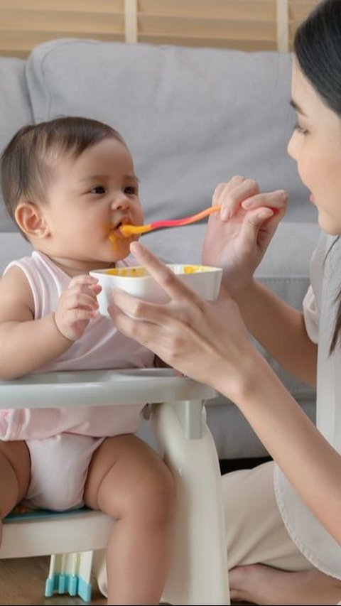 Bayi Menolak Diberi Makanan Padat, Bisa Jadi Tanda Belum Siap Naik Tekstur