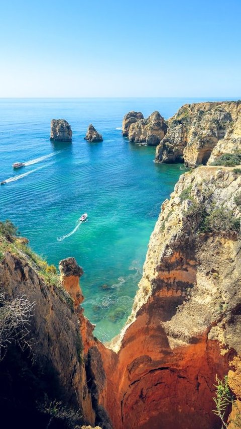 Top 6 Places to Visit in the Algarve:  A Perfect Summer Holiday Destination