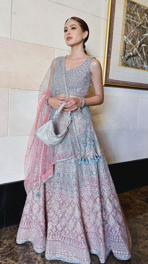 Gaya Maudy Ayunda dalam Balutan Sari India, Auranya bak Gadis Bollywood