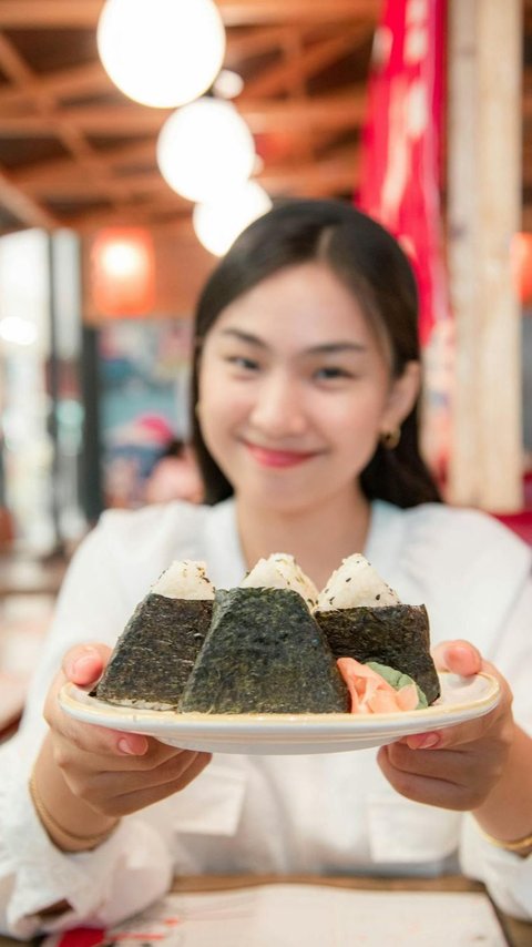 Onigiri yang Dibuat dengan Aroma Ketiak Gadis Cantik Jadi Hidangan Laris di Jepang