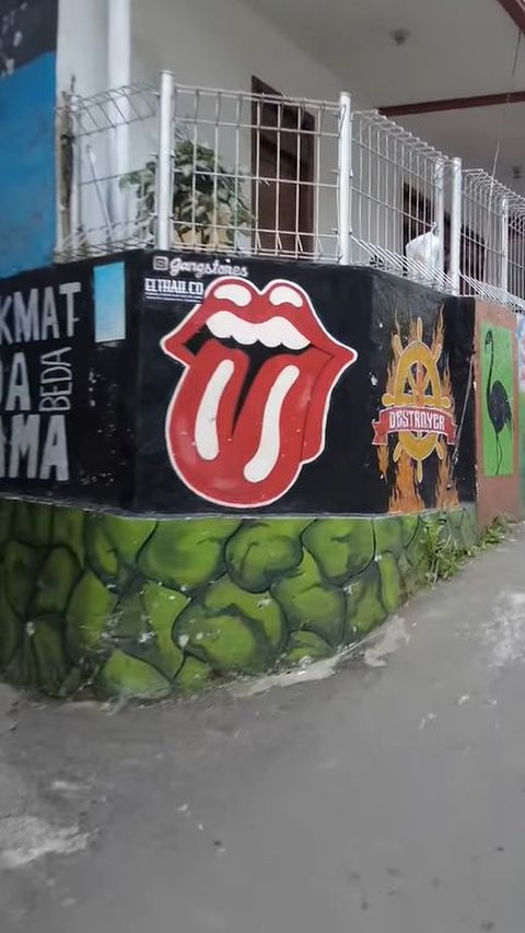 Fakta Menarik Gang Stones di Bandung, Berasa Jadi Tetangganya Mick Jagger