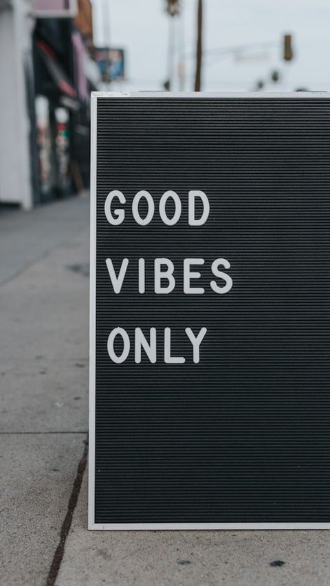 Positive Vibes Quotes: 30 Powerful Words to Illuminate Your Life
