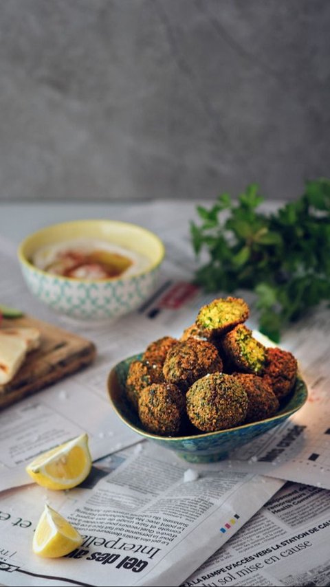Simple Falafel Recipe with Homemade Tahini Sauce: A Step-by-Step Guide