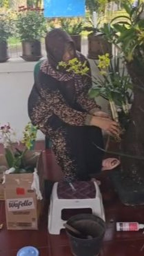 Biasa Tampil Gagah Berseragam Polri   dengan Tongkat Komando, Begini Potret   Kapolres Wanita di Hari Libur Asyik   Pakai Daster