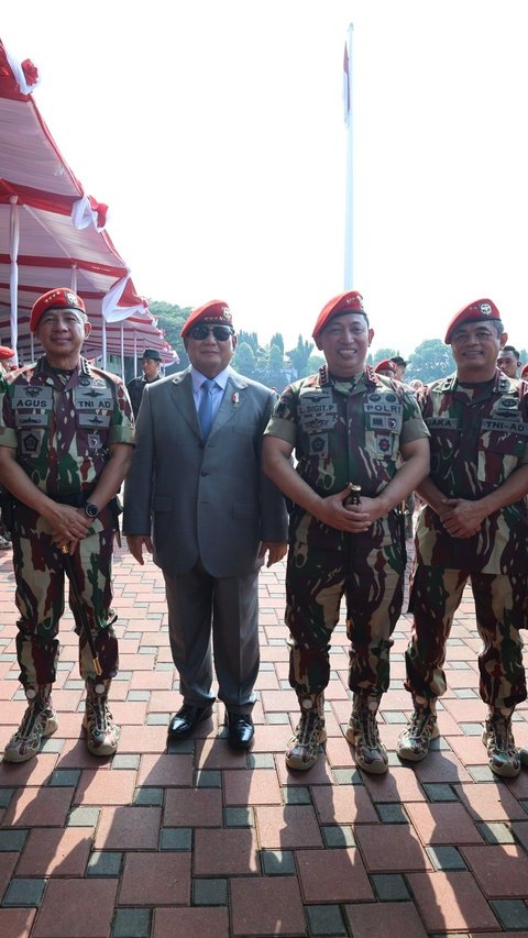 Potret Prabowo Berbaret Merah Bersama Para Jenderal di HUT Kopassus, Dinyanyikan Lagu Ksatria Kusuma Bangsa