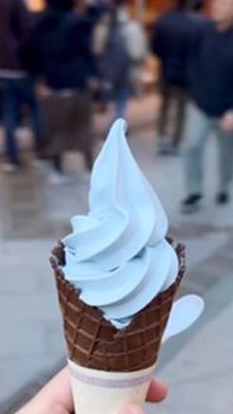 Cafe in Japan is Serving a Denim Flavoured Ice Cream