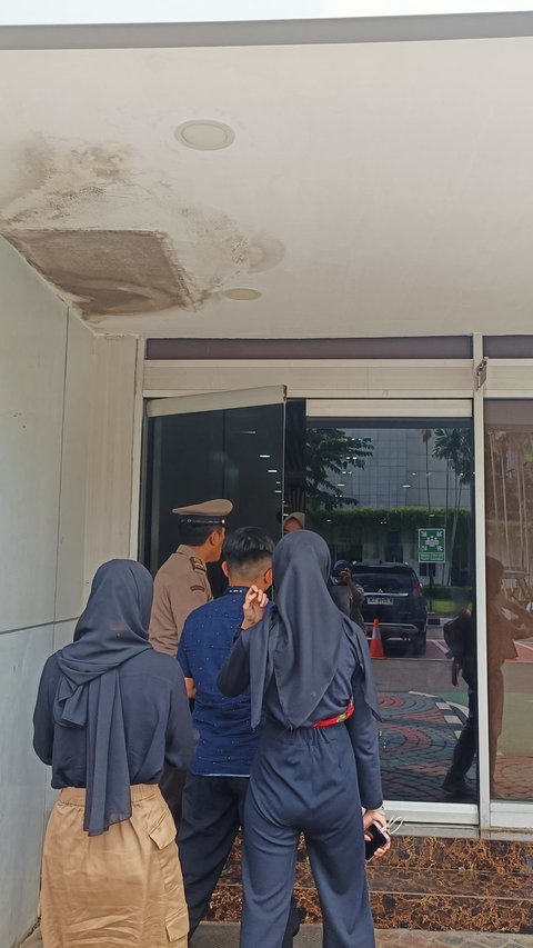 Dijaga Polisi Bersenjata Laras Panjang, Begini Kondisi Gedung Sekretariat Jenderal DPR yang Digeledah KPK